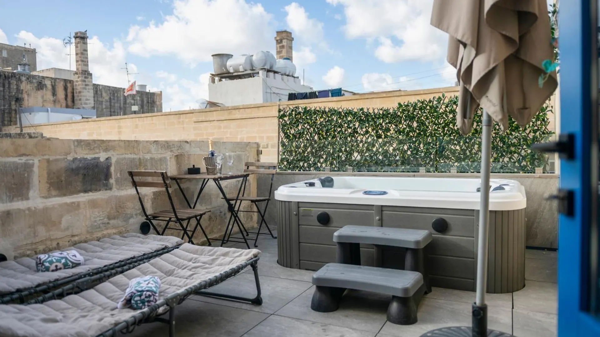Mandera'S Boutique Suites & Dorms Valletta Penzion